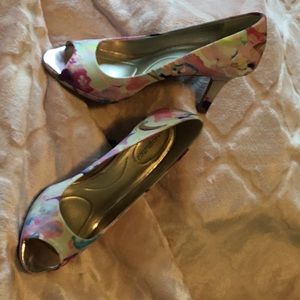 Bandolino size 8 heels